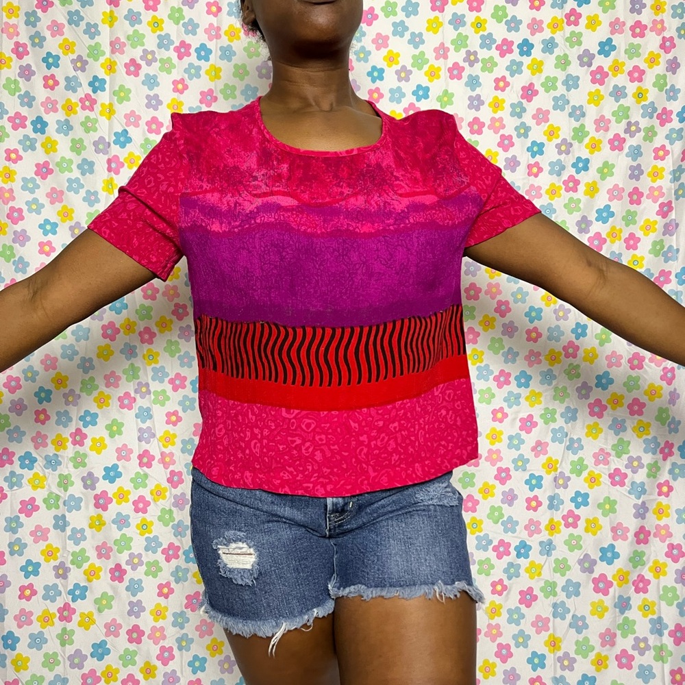 Petite vintage blouse. Size PS. Bright colors. Funky design.